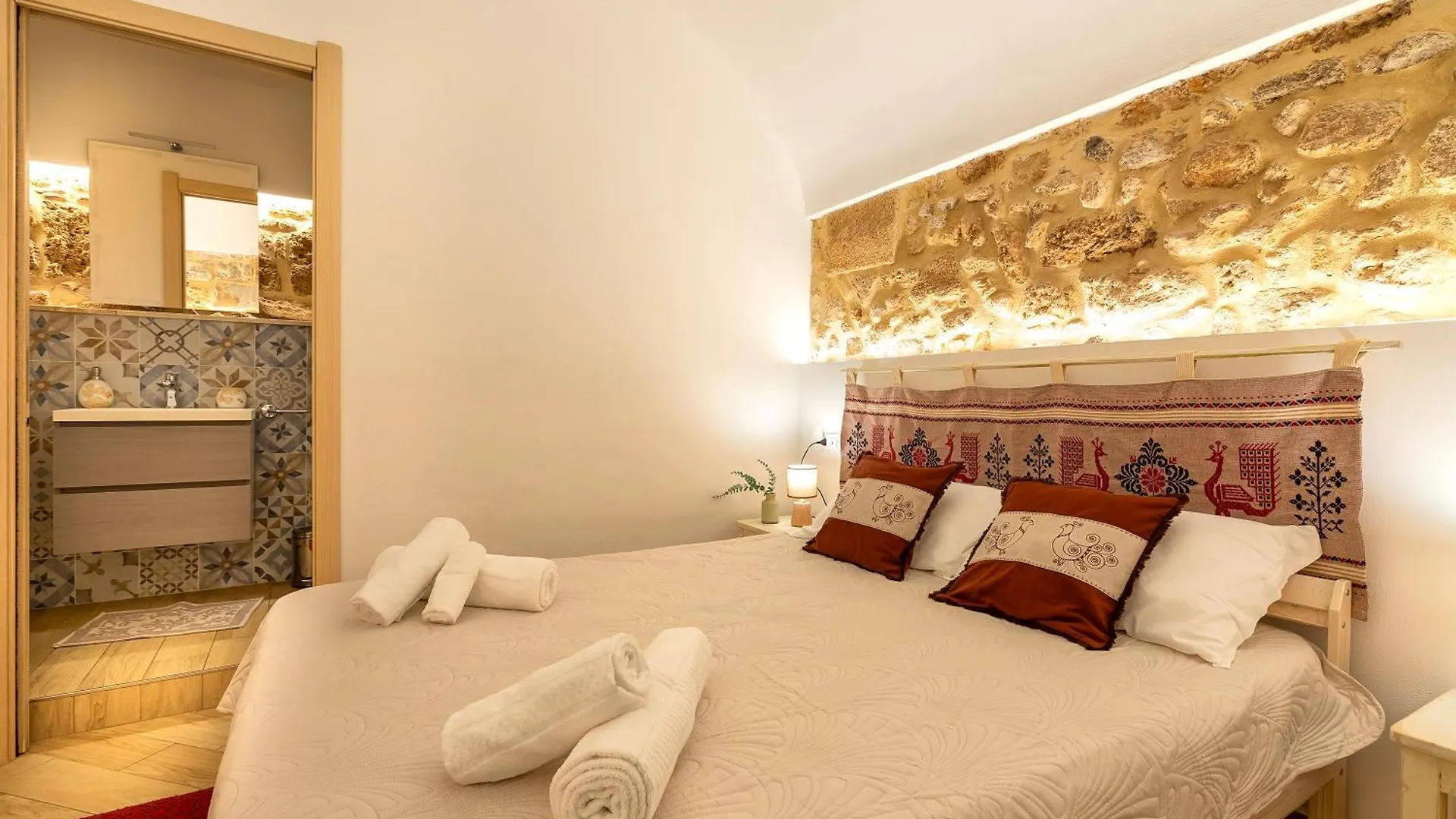 Dentro le mura Alghero 0*,  Italia